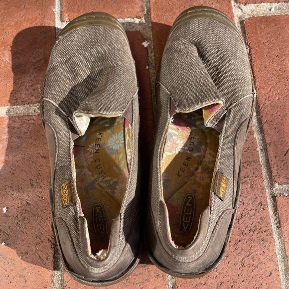Keen Womens 9.5 Cush Golden Summer Canvas Leather Flat Brown Slip On Shoes - Picture 5 of 10